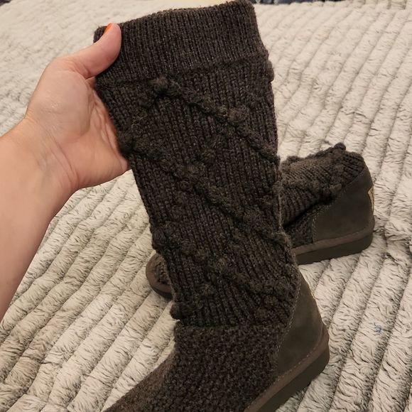 Dark gray knit UGG boots! Missing size tag, please see all measurements! - Picture 6 of 7